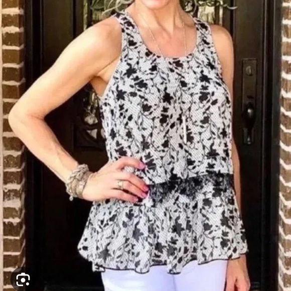 CAbi Tops - EUC Cabi Everything Top #5907 XL